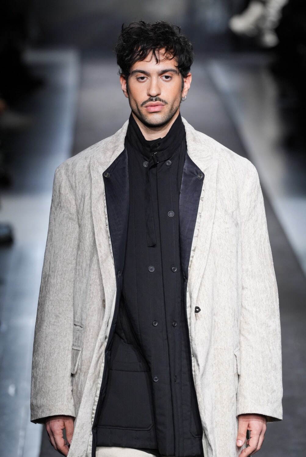 ヨウジヤマモト(Yohji Yamamoto) 2025-26年秋冬メンズコレクション  - 写真23