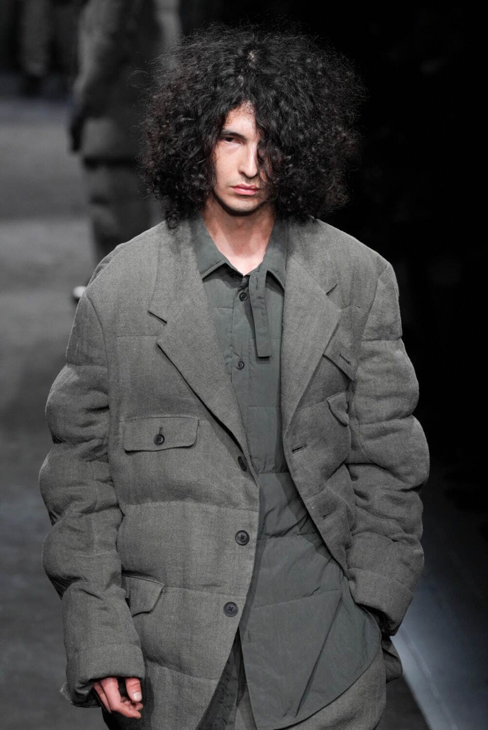 ヨウジヤマモト(Yohji Yamamoto) 2025-26年秋冬メンズコレクション  - 写真77