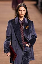 アミリ 2025年秋冬コレクション - 華やぎと洗練に波打つ色気｜写真6