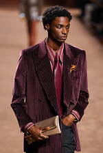 アミリ 2025年秋冬コレクション - 華やぎと洗練に波打つ色気｜写真9