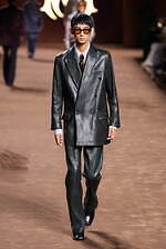 アミリ 2025年秋冬コレクション - 華やぎと洗練に波打つ色気｜写真23