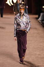 アミリ 2025年秋冬コレクション - 華やぎと洗練に波打つ色気｜写真24