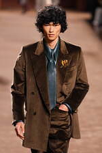 アミリ 2025年秋冬コレクション - 華やぎと洗練に波打つ色気｜写真27