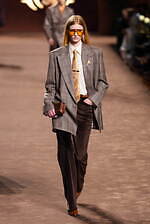 アミリ 2025年秋冬コレクション - 華やぎと洗練に波打つ色気｜写真28