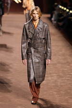 アミリ 2025年秋冬コレクション - 華やぎと洗練に波打つ色気｜写真29