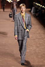 アミリ 2025年秋冬コレクション - 華やぎと洗練に波打つ色気｜写真40