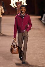 アミリ 2025年秋冬コレクション - 華やぎと洗練に波打つ色気｜写真44