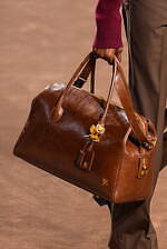 アミリ 2025年秋冬コレクション - 華やぎと洗練に波打つ色気｜写真45