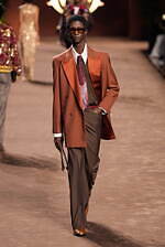 アミリ 2025年秋冬コレクション - 華やぎと洗練に波打つ色気｜写真48