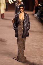 アミリ 2025年秋冬コレクション - 華やぎと洗練に波打つ色気｜写真51