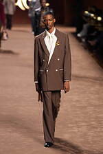 アミリ 2025年秋冬コレクション - 華やぎと洗練に波打つ色気｜写真56