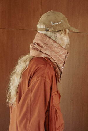 インアット(INNAT) 2025-26年秋冬ウィメンズ&メンズコレクション  - 写真15