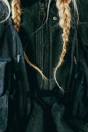 インアット(INNAT) 2025-26年秋冬ウィメンズ&メンズコレクション  - 写真18