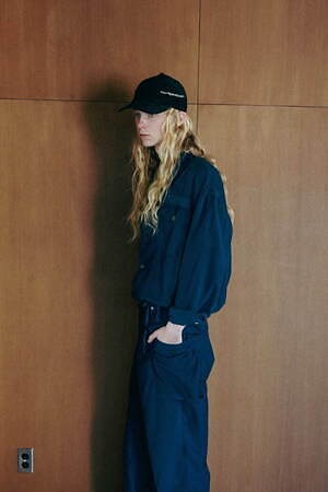 インアット(INNAT) 2025-26年秋冬ウィメンズ&メンズコレクション  - 写真21