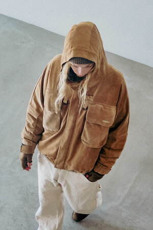 インアット(INNAT) 2025-26年秋冬ウィメンズ&メンズコレクション  - 写真23