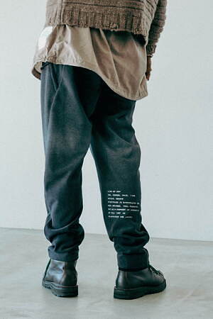 インアット(INNAT) 2025-26年秋冬ウィメンズ&メンズコレクション  - 写真27