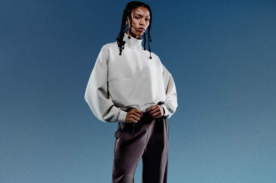 ナイキ新作アパレル、伸縮性抜群の“ソフトニット”ハーフジップ＆贅沢肌触りのプリーツスカート