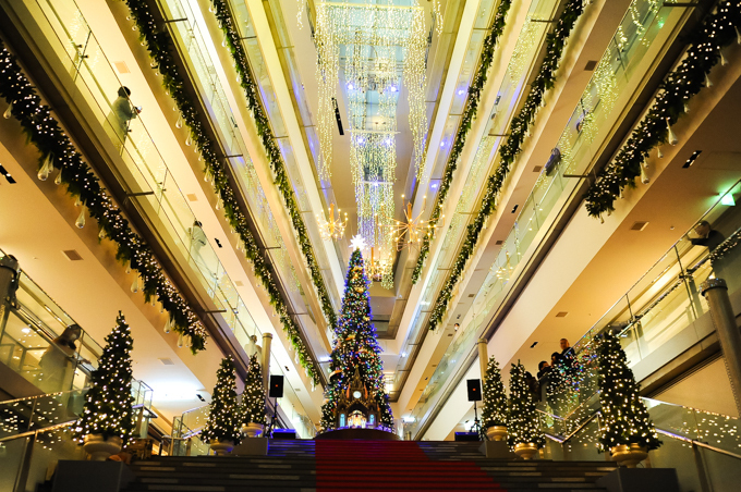 表参道ヒルズに世界最大級8mのジオラマツリー、光に包まれるノスタルジックなクリスマス｜写真8