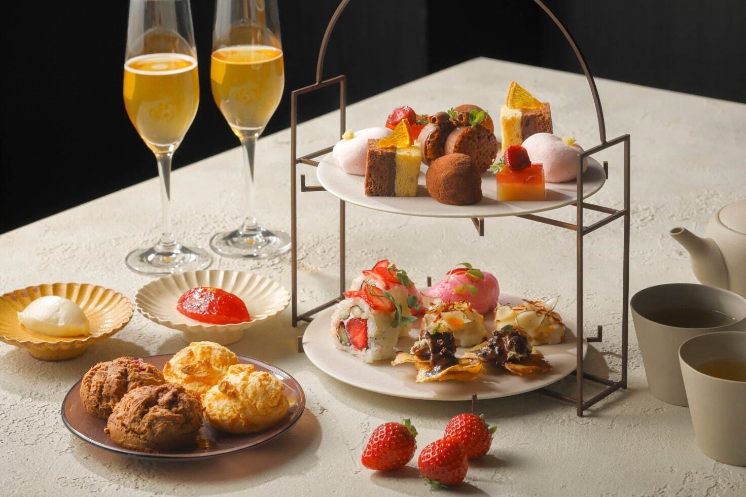 フリーフロー｜シックスセンシズ 京都「発酵いちご＆あまおういちご」アフタヌーンティー、発酵いちご羊羹やチョコ苺大福