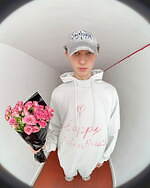 バレンシアガのバレンタインウェア、“口紅の手書きメッセージ風”ロゴ入りフーディーやTシャツ｜写真12