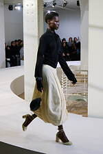 ルメール 2025年秋冬コレクション - 日常に引き立つ動きと表情のニュアンス｜写真45