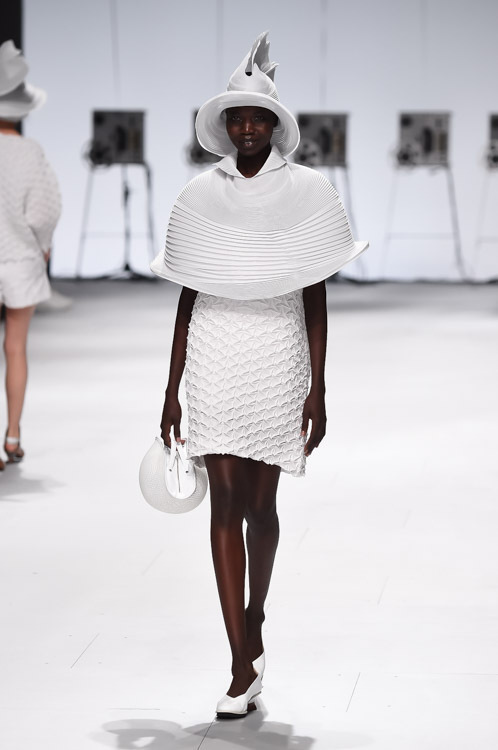 イッセイ ミヤケ(ISSEY MIYAKE) 2015年春夏ウィメンズコレクション  - 写真10