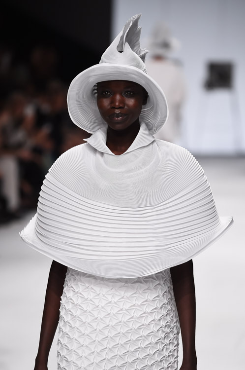 イッセイ ミヤケ(ISSEY MIYAKE) 2015年春夏ウィメンズコレクション  - 写真11