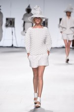 イッセイ ミヤケ 2015年春夏コレクション - 進化した“3Dストレッチ”が描く、優美な造形｜写真4