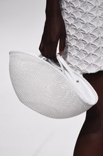 イッセイ ミヤケ 2015年春夏コレクション - 進化した“3Dストレッチ”が描く、優美な造形｜写真12