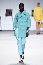 イッセイ ミヤケ 2015年春夏コレクション - 進化した“3Dストレッチ”が描く、優美な造形｜写真42