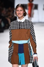 イッセイ ミヤケ 2015年春夏コレクション - 進化した“3Dストレッチ”が描く、優美な造形｜写真46