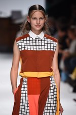 イッセイ ミヤケ 2015年春夏コレクション - 進化した“3Dストレッチ”が描く、優美な造形｜写真49