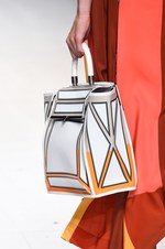 イッセイ ミヤケ 2015年春夏コレクション - 進化した“3Dストレッチ”が描く、優美な造形｜写真51