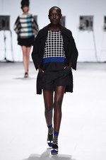 イッセイ ミヤケ 2015年春夏コレクション - 進化した“3Dストレッチ”が描く、優美な造形｜写真52