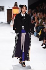 イッセイ ミヤケ 2015年春夏コレクション - 進化した“3Dストレッチ”が描く、優美な造形｜写真53