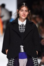 イッセイ ミヤケ 2015年春夏コレクション - 進化した“3Dストレッチ”が描く、優美な造形｜写真54