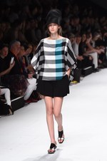 イッセイ ミヤケ 2015年春夏コレクション - 進化した“3Dストレッチ”が描く、優美な造形｜写真55