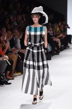 イッセイ ミヤケ 2015年春夏コレクション - 進化した“3Dストレッチ”が描く、優美な造形｜写真61