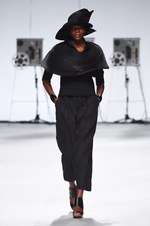 イッセイ ミヤケ 2015年春夏コレクション - 進化した“3Dストレッチ”が描く、優美な造形｜写真63