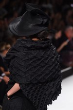 イッセイ ミヤケ 2015年春夏コレクション - 進化した“3Dストレッチ”が描く、優美な造形｜写真69