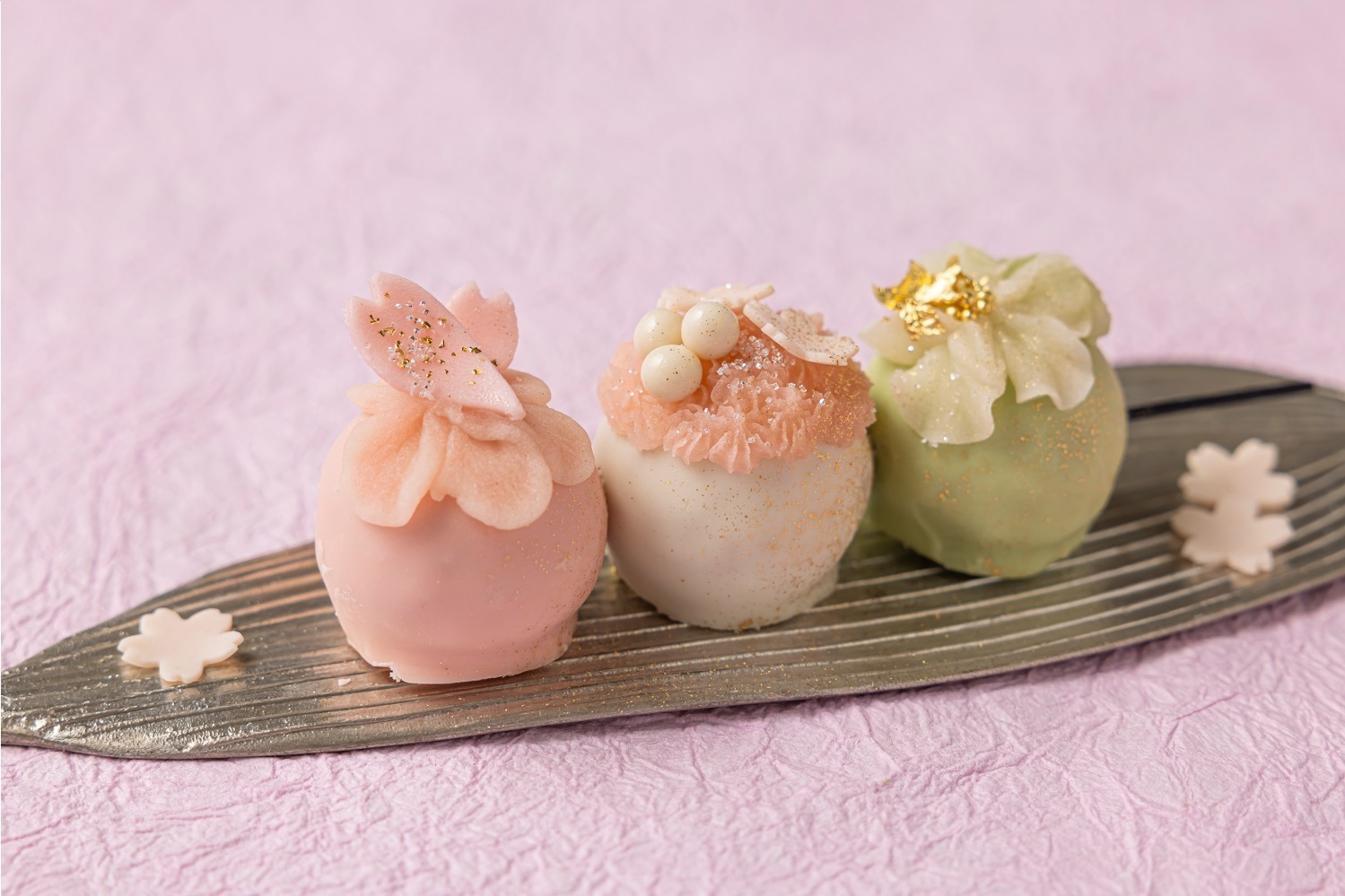 桜スイーツ｜“桜の花びら舞う”団子風フィナンシェがザ・プリンスギャラリー 東京紀尾井町で、桜・バニラ・抹茶の3色