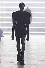 リック・オウエンス 2025年秋冬メンズコレクション - 発露される存在の強度｜写真3