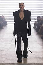 リック・オウエンス 2025年秋冬メンズコレクション - 発露される存在の強度｜写真14