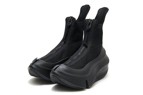 アンダーカバー×グラウンズのコラボ厚底ブーツ、“シャチ着想”ソール＆ジップ付きニットアッパー