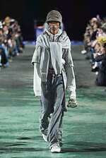 メゾン ミハラヤスヒロ 2025年秋冬コレクション - デフォルメが生みだすシルエット｜写真1