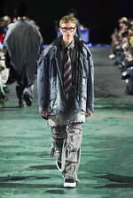 メゾン ミハラヤスヒロ 2025年秋冬コレクション - デフォルメが生みだすシルエット｜写真4