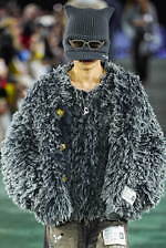 メゾン ミハラヤスヒロ 2025年秋冬コレクション - デフォルメが生みだすシルエット｜写真8