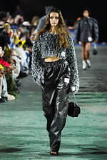 メゾン ミハラヤスヒロ 2025年秋冬コレクション - デフォルメが生みだすシルエット｜写真9