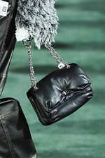 メゾン ミハラヤスヒロ 2025年秋冬コレクション - デフォルメが生みだすシルエット｜写真10