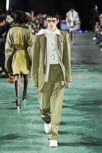 メゾン ミハラヤスヒロ 2025年秋冬コレクション - デフォルメが生みだすシルエット｜写真18